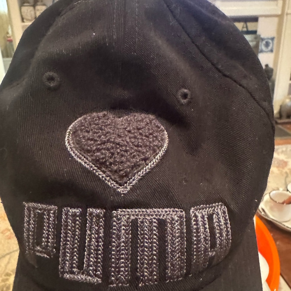 Puma Black Cap with Gray Logo❤️ - Picture 2 of 4